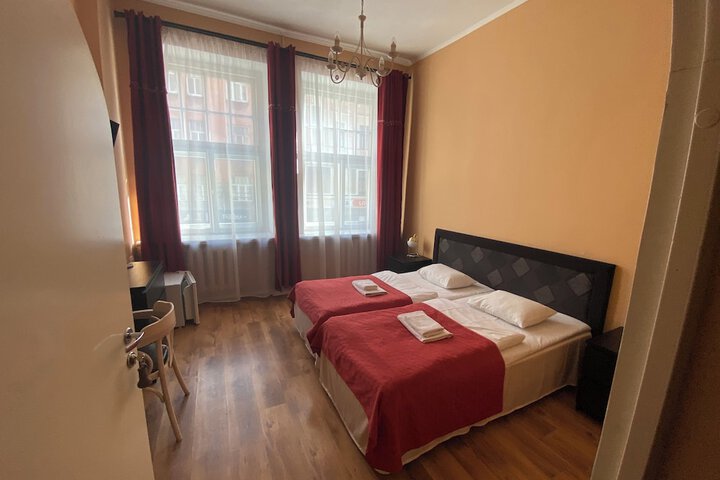 Room 195 of 272