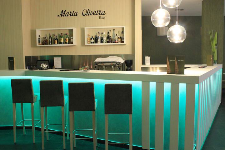 Lounge 33 of 49