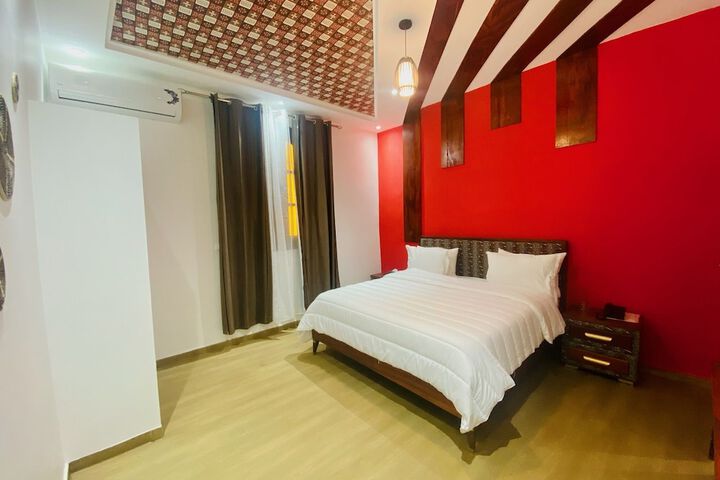 Room 6 of 27