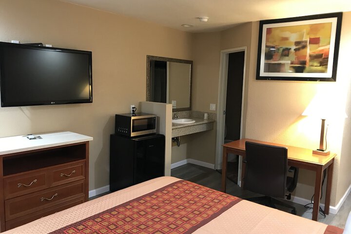 Room 10 of 33