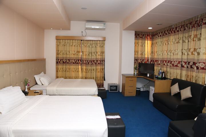 Room 12 of 36