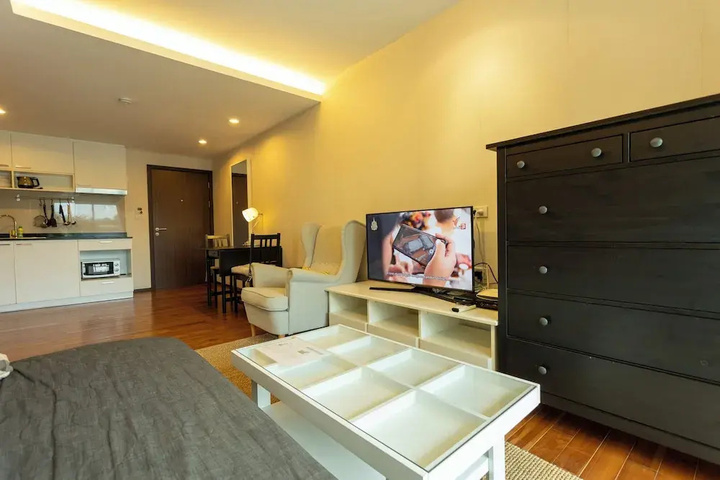 Room 2 of 7