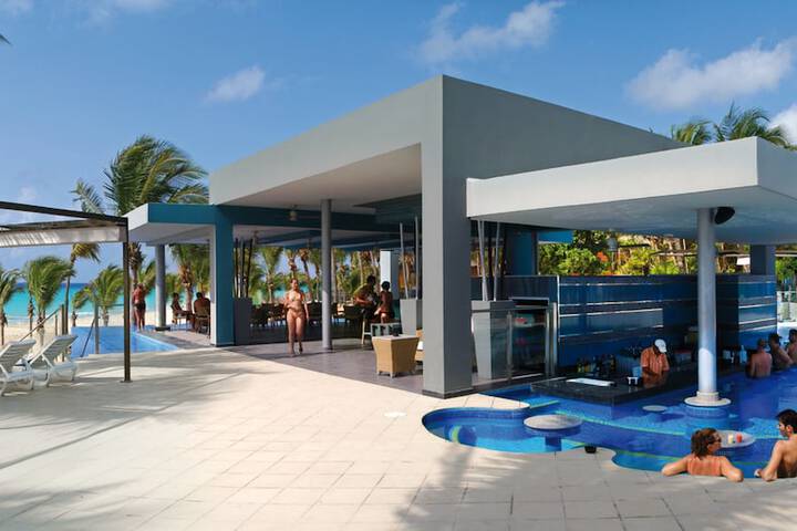 Hotel Pool