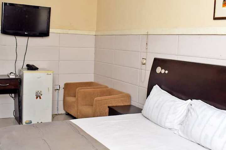 Room 4 of 23