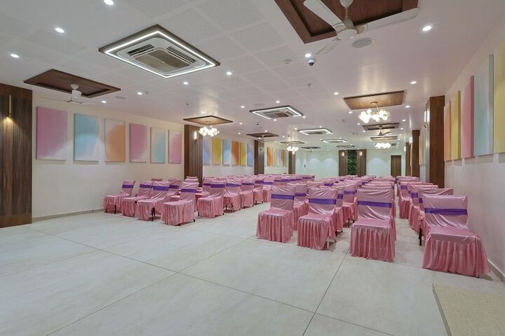 Ballroom/Hall 11 of 14