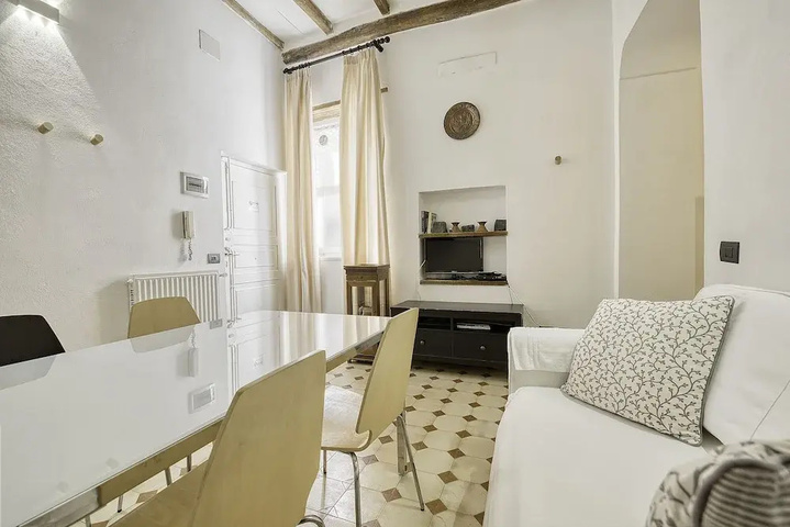 Room 5 of 21