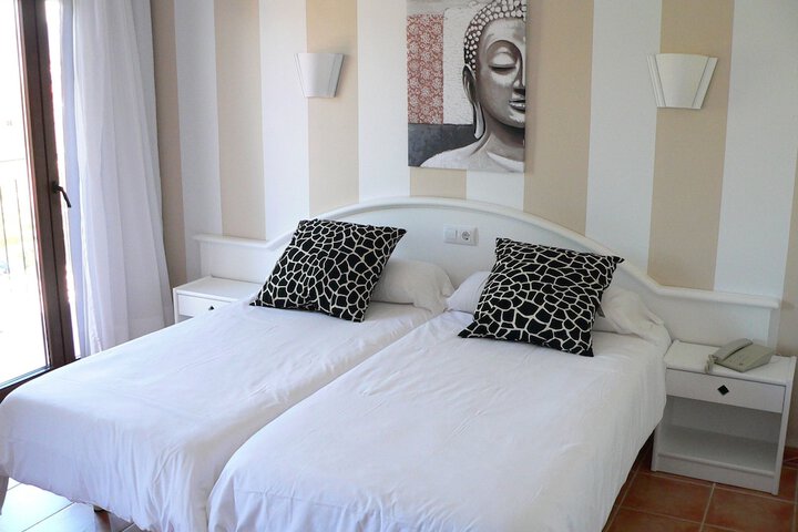 Room 2 of 40