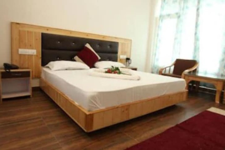 Goroomgo Hotel Saras Manali