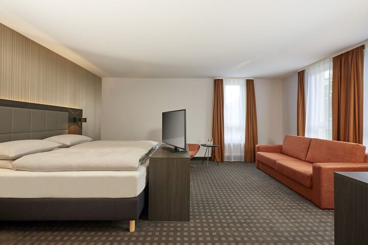 Room 10 of 30
