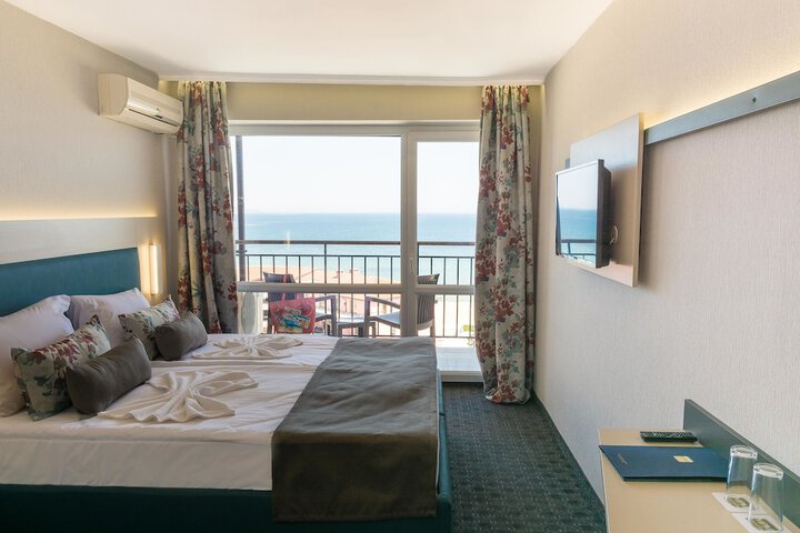 Room 8 of 95