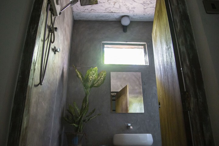 Room 17 of 33