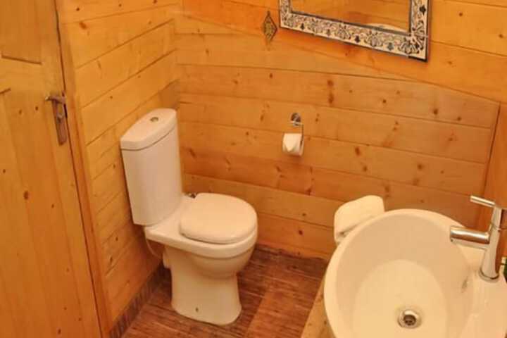 Room 8 of 18