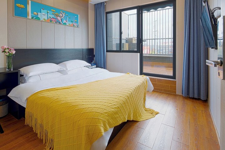 Room 10 of 17