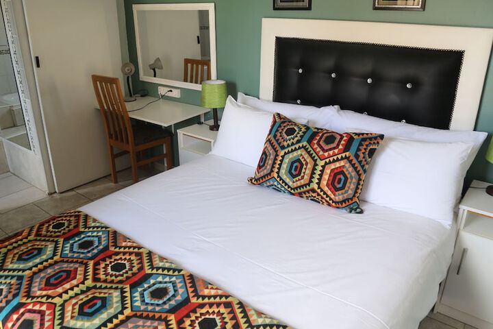 Room 3 of 68