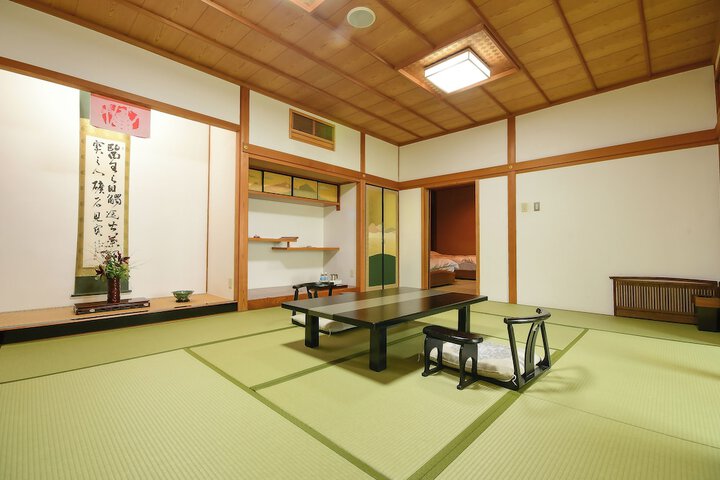 Room 4 of 68