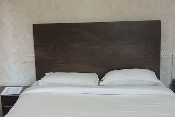 Room 2 of 10