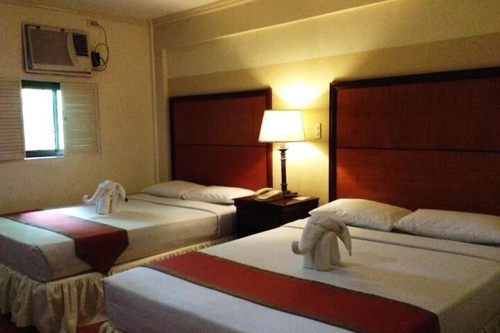 Room 13 of 40