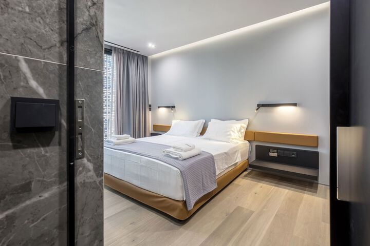 Room 45 of 182