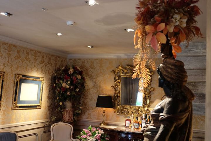 Entrance & Lobby