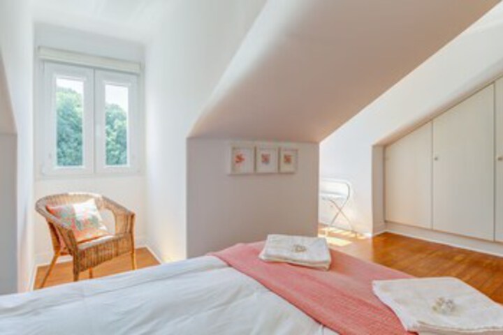 Room 28 of 46