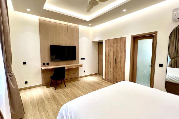 Room 7 of 27