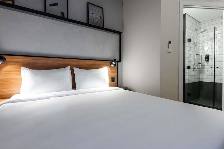 Room 17 of 96