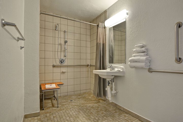 Double Room Disability Accessible (5 of 8)