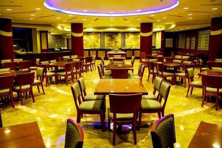 Dining 22 of 31
