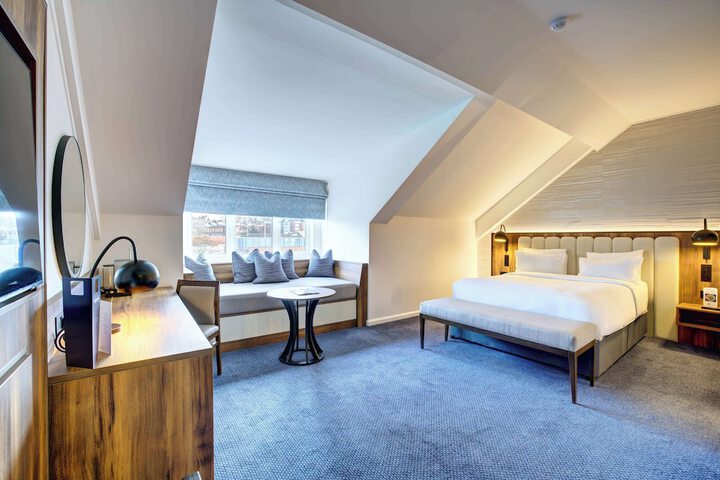Room 44 of 192