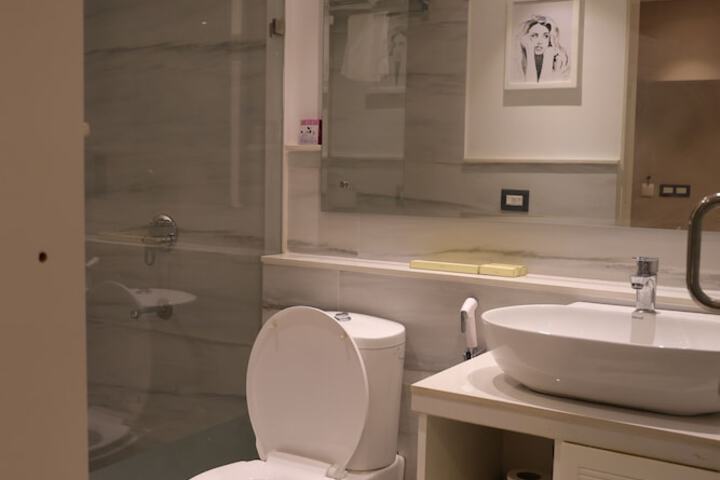 Room 8 of 17