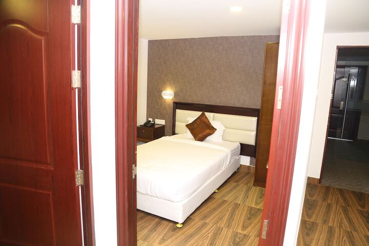 Room 14 of 82
