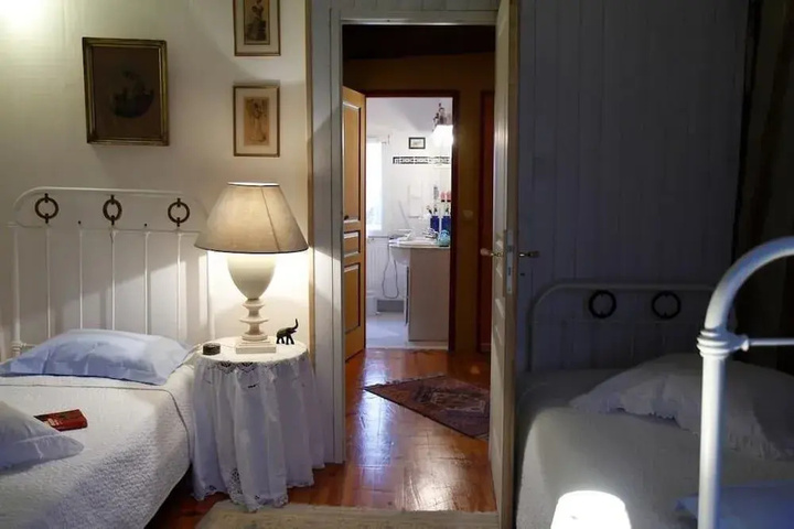Room 2 of 11