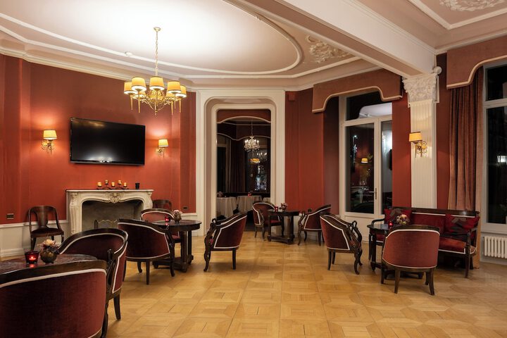Lounge 57 of 78