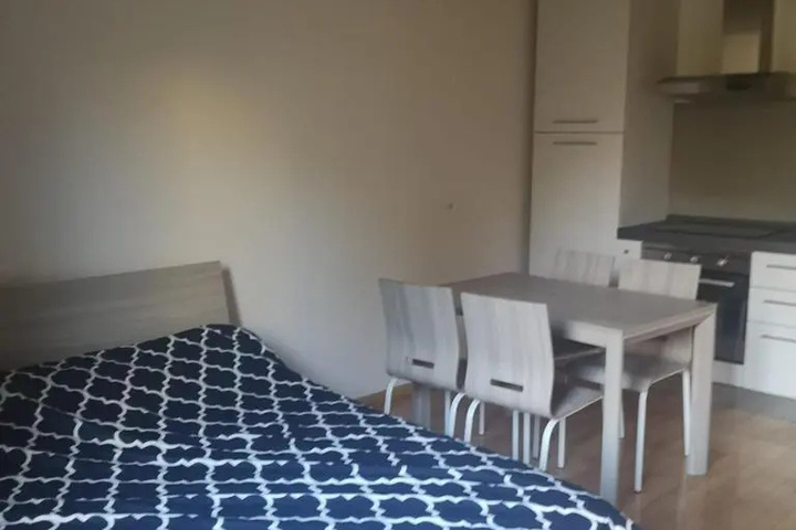 Room 2 of 8