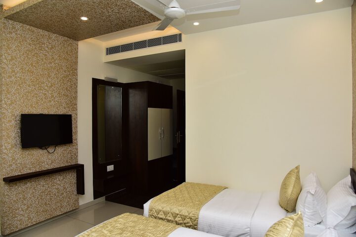 Room 28 of 43