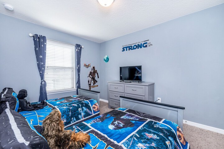 Room 8 of 52