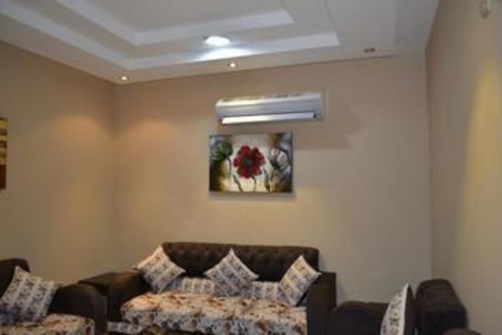 Room 6 of 11