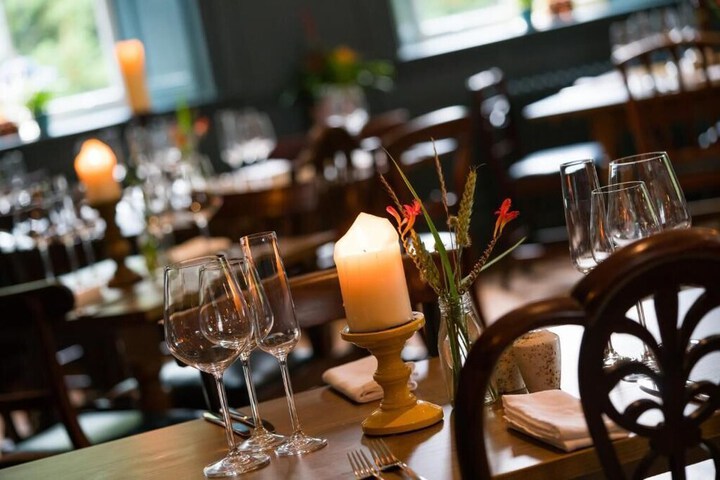 Dining 42 of 50