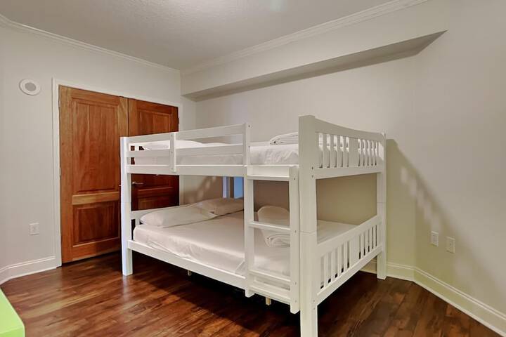 Room 11 of 25