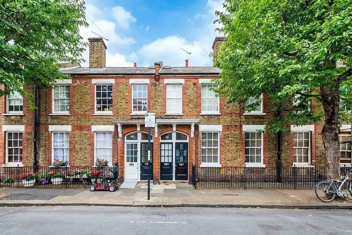 Lovely 2BR Garden Flat in Battersea