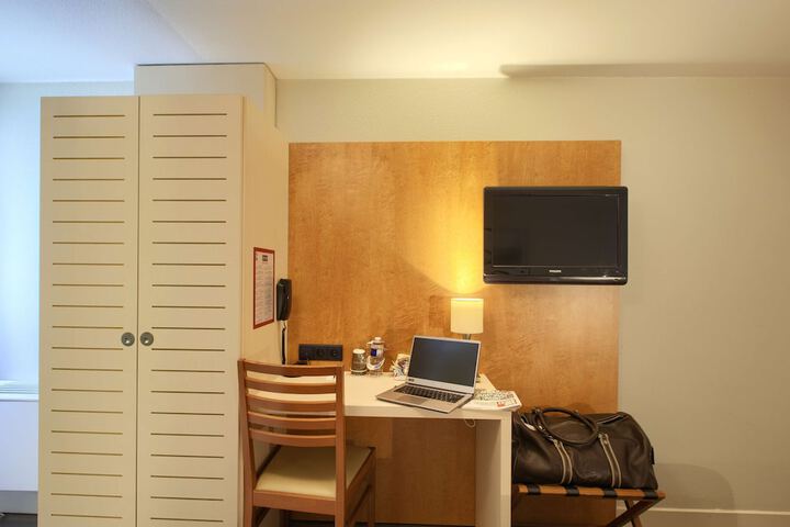 Room 14 of 32
