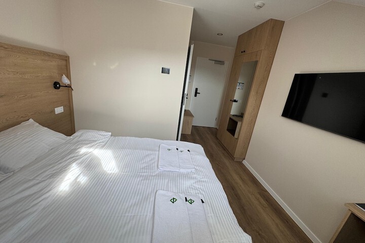 Room 7 of 70