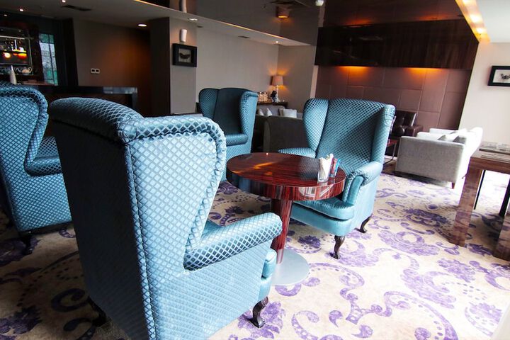 Lounge 81 of 89