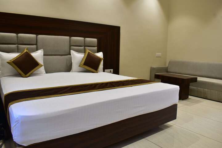 Room 5 of 27