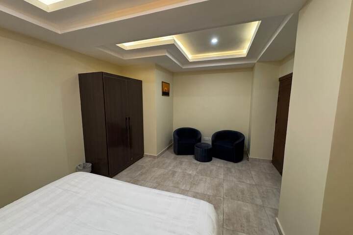 Room 5 of 80
