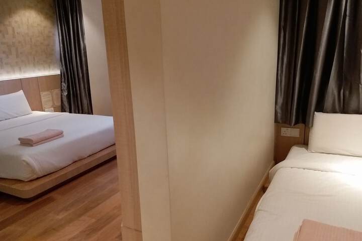 Room 10 of 31