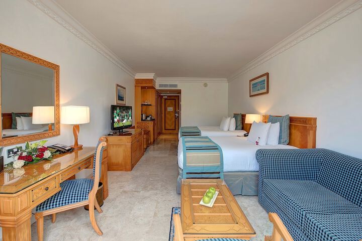 Room 28 of 185