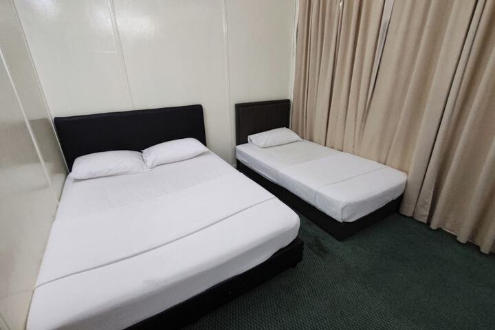Room 10 of 68