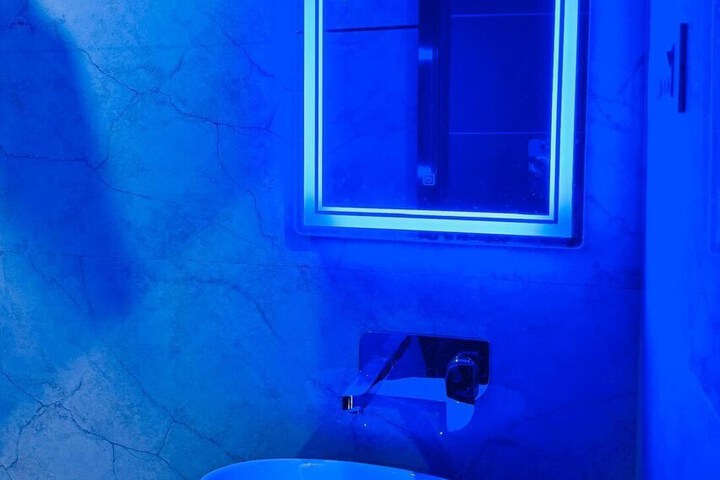 Room 42 of 49