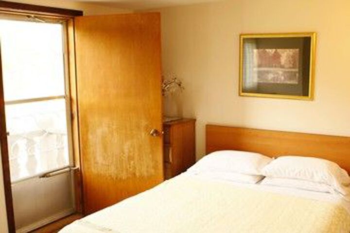 Room 27 of 53